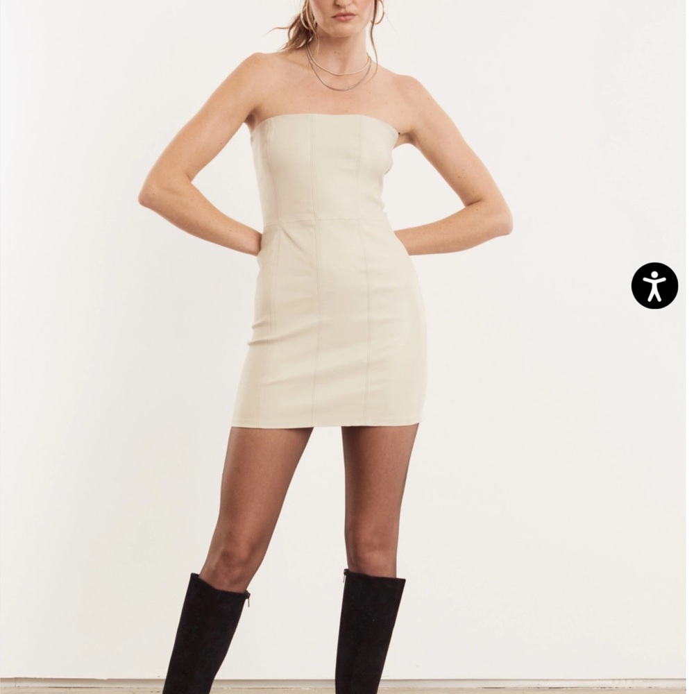 Chic Strapless Cream Dress